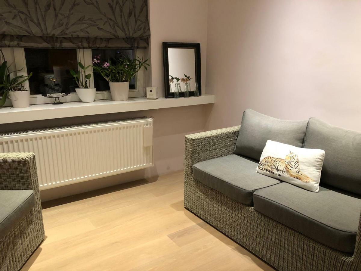Appartement Cosy Comfort Modern Couple Privacy Walking Distance Center Kitchen Terrace Garden *